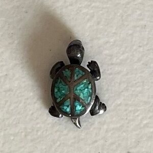 Vintage Sterling Silver Crushed Turquoise Turtle Pendant 🐢